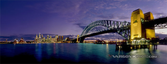 Queen-Of-The-Night_Sydney_New-South-Wales_Australia_Harbour-Bridge_Sydney-Opera-House_Vargovic-Photo