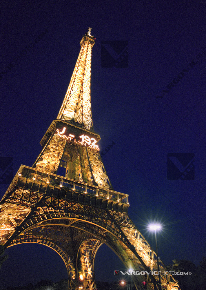 Tour Eiffel in Paris in the middle of the night by art photographer Boris Vargovic