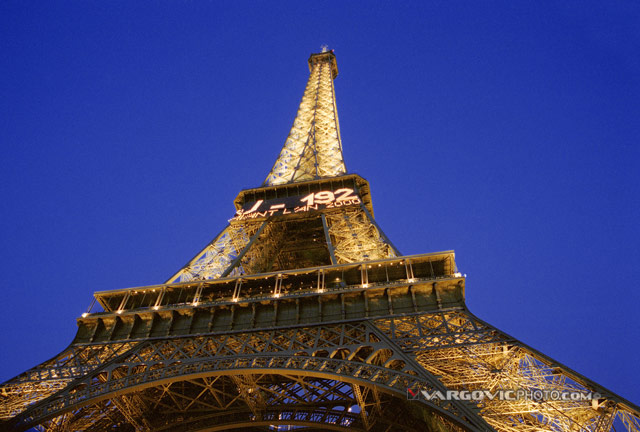 Lady-In-The-Night_Paris_Tour-Aiffel_France_By-Boris-Vargovic