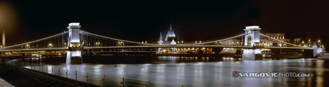 Moody-Eve_Budapest_Chain-Bridge_Hungary_Danube_Pest_Boris-Vargovic-Photo