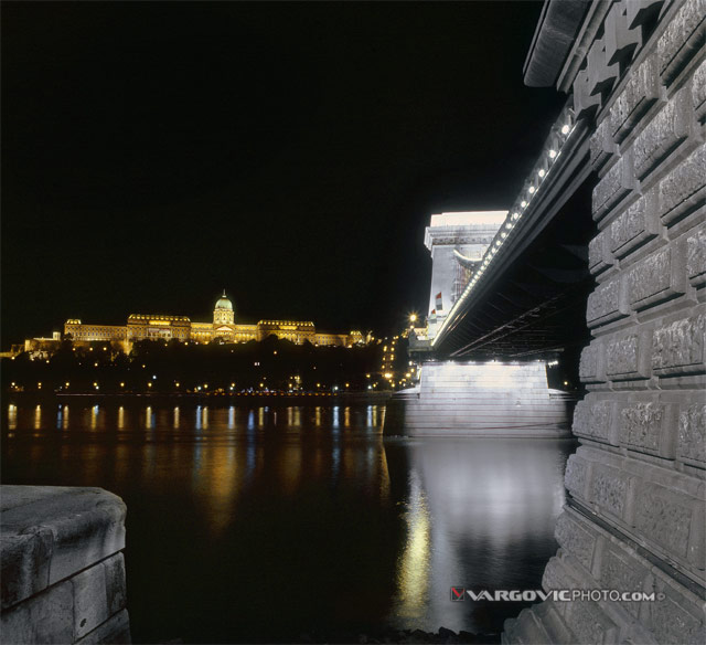 Wait-For-Me-Under-The-Bridge_Budapest_Chain-Bridge_Hungary_Danube_Pest_Boris-Vargovic-Photo