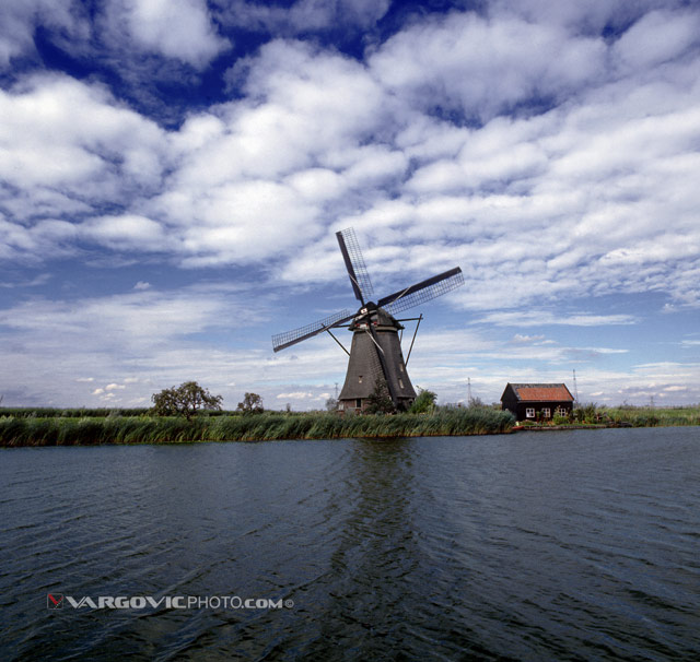Me-And-My-Windmill_Holland_The-Netherlands_Dutch_By-Vargovic-Photo_Windmill_Kinderdijk