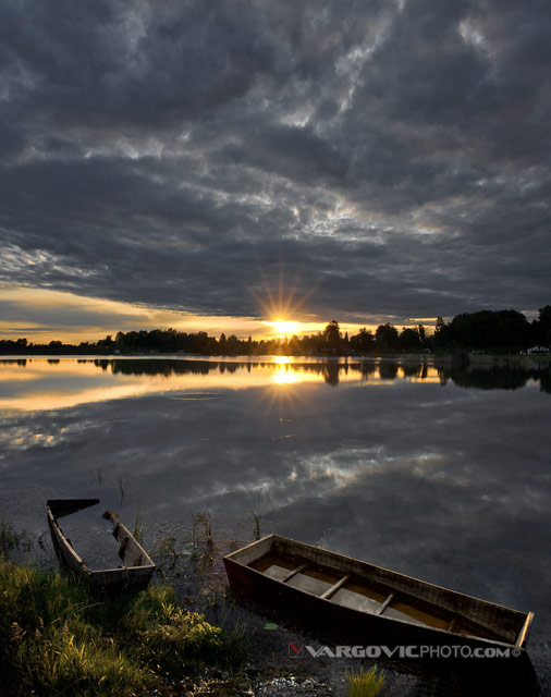 Date-After-Eight_Soderica_Lake_Podravina_Croatia_Fishing-Boat_Dusk_Calmness_By-Vargovic-Photo