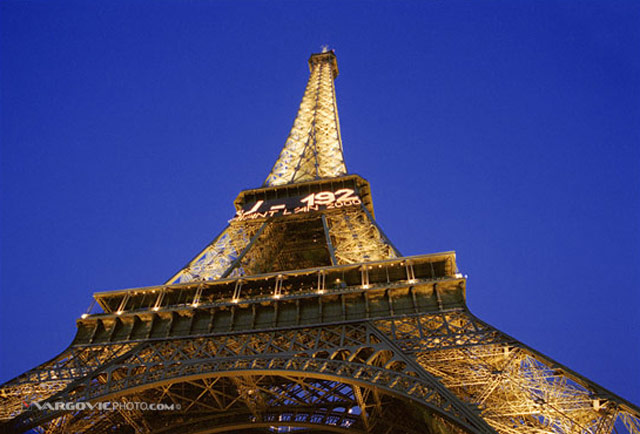 Lady-In-The-Night_Paris_Tour-Aiffel_France_By-Boris-Vargovic