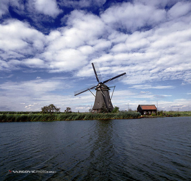 Me-And-My-Windmill_Holland_The-Netherlands_Dutch_By-Vargovic-Photo_Windmill_Kinderdijk