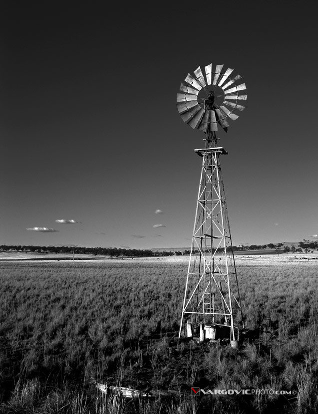 Thirsty-Land_Australia_New-South-Wales_Dreamtime_Aborigines_Down-Under_Vargovic-Photo_Bw